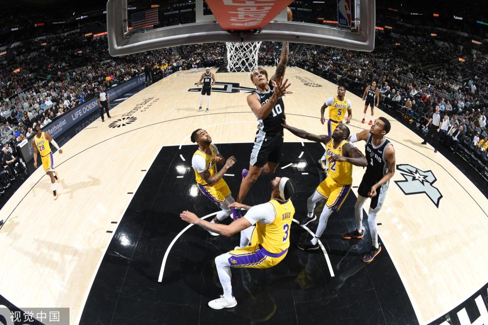 一个年轻核 一个年轻核