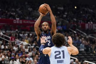 在防守端给 在防守端给